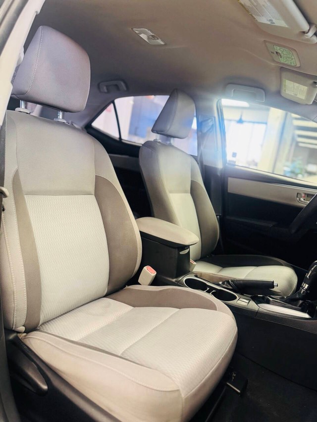 Toyota Corolla Vehicle Full-screen Gallery Image 13