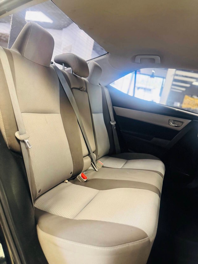 Toyota Corolla Vehicle Full-screen Gallery Image 14