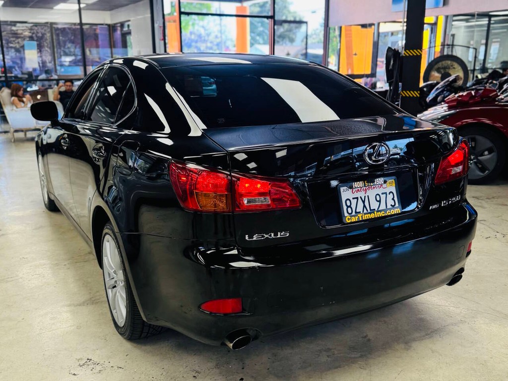 Lexus IS 250 Vehicle Full-screen Gallery Image 06