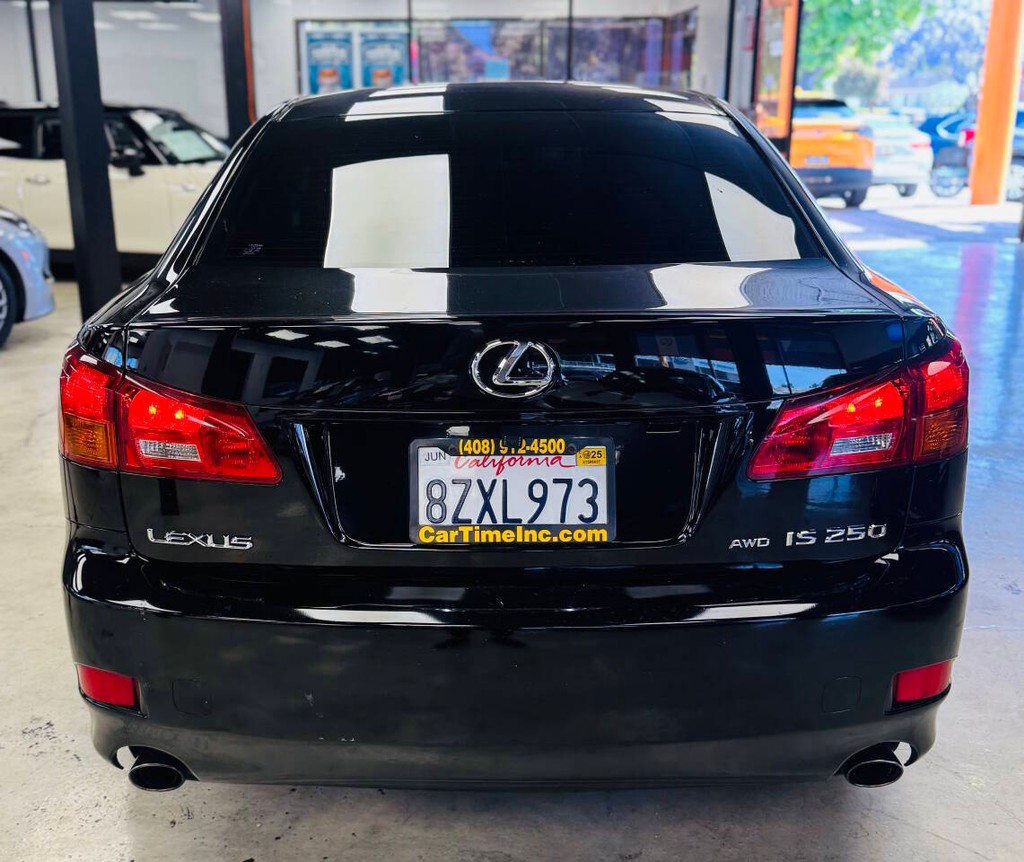 Lexus IS 250 Vehicle Full-screen Gallery Image 07