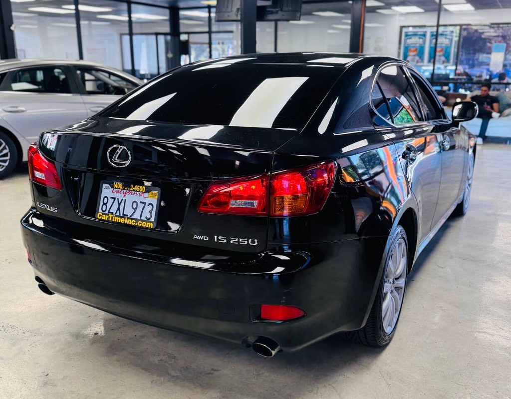 Lexus IS 250 Vehicle Full-screen Gallery Image 08