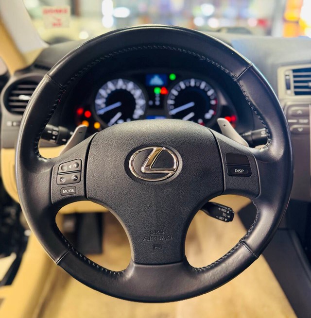 Lexus IS 250 Vehicle Full-screen Gallery Image 09