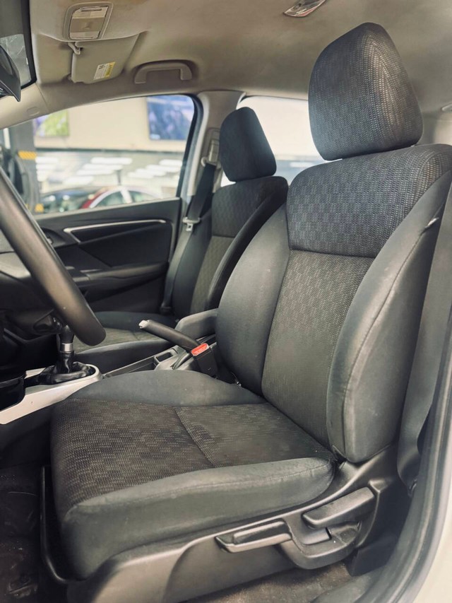 Honda Fit Vehicle Full-screen Gallery Image 12