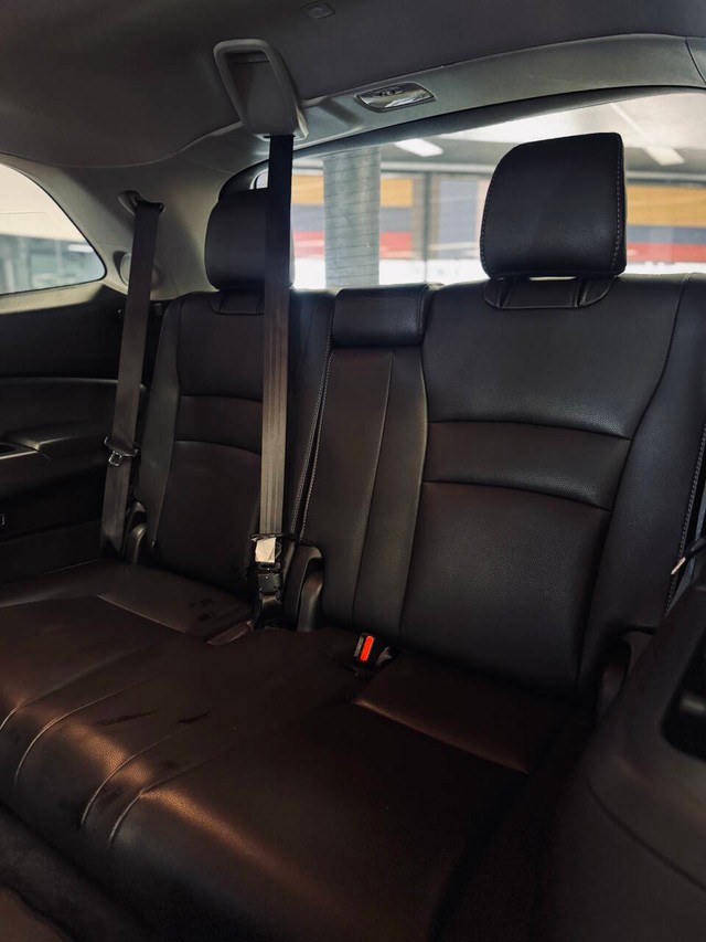 Honda Pilot Vehicle Full-screen Gallery Image 16