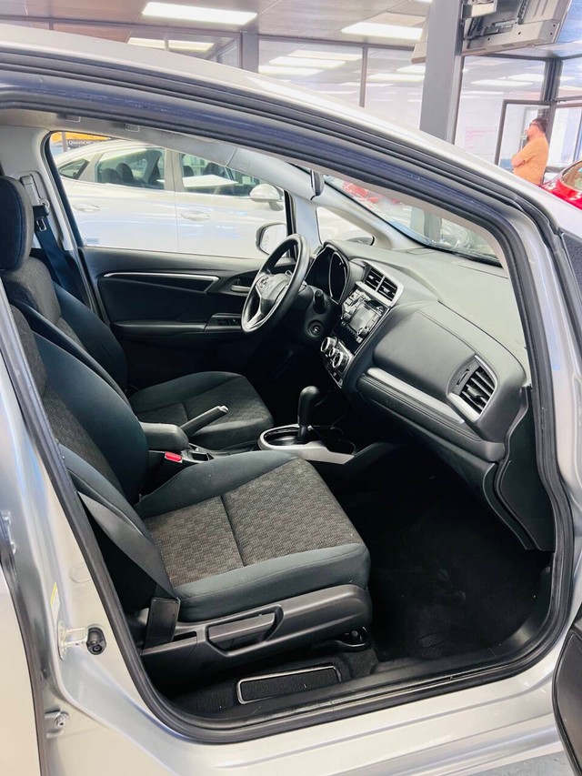 Honda Fit Vehicle Full-screen Gallery Image 16