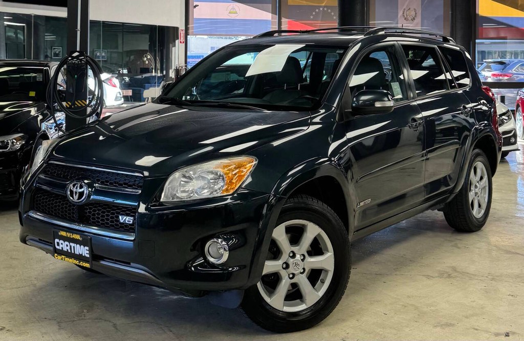 Toyota RAV4 Vehicle Full-screen Gallery Image 02