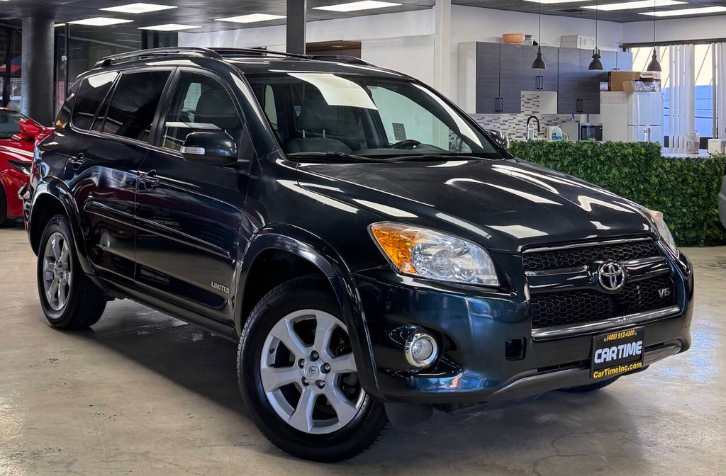 Toyota RAV4 Vehicle Full-screen Gallery Image 04