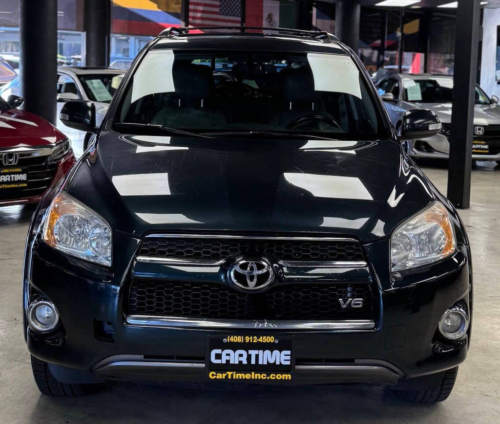 Toyota RAV4 Vehicle Full-screen Gallery Image 05