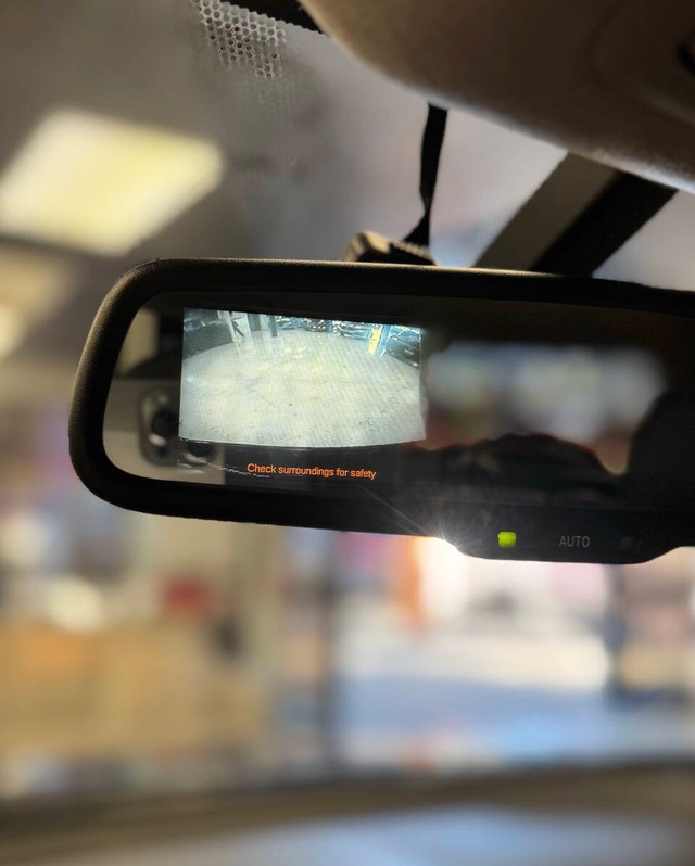 Toyota RAV4 Vehicle Full-screen Gallery Image 18