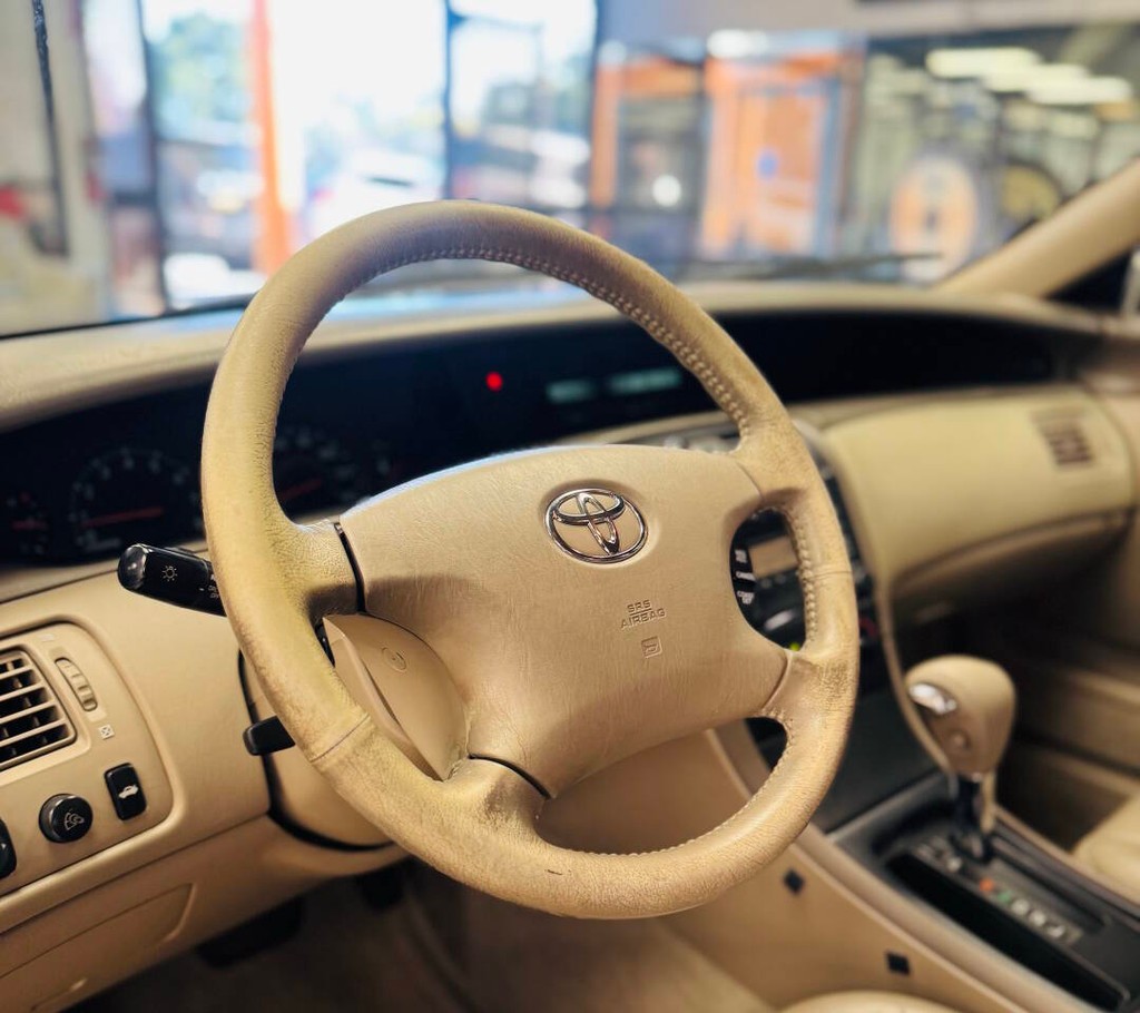 Toyota Avalon Vehicle Full-screen Gallery Image 10