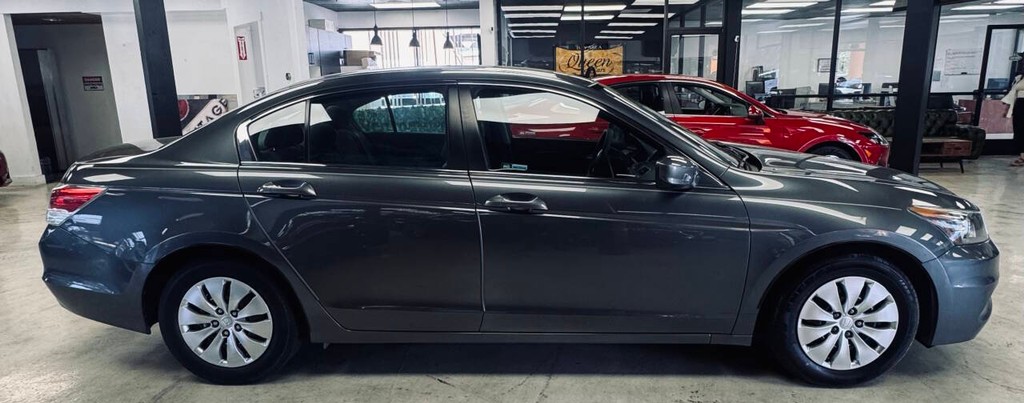 Honda Accord Sedan Vehicle Full-screen Gallery Image 05