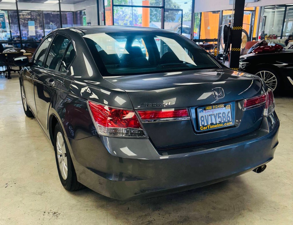 Honda Accord Sedan Vehicle Full-screen Gallery Image 06