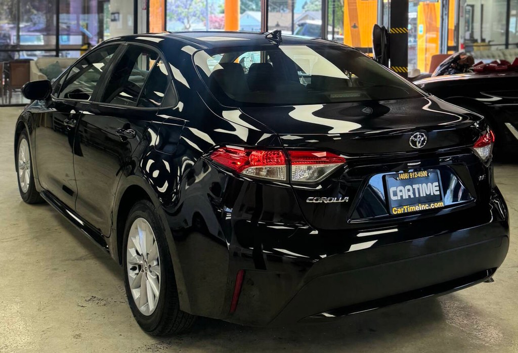 Toyota Corolla Vehicle Full-screen Gallery Image 06