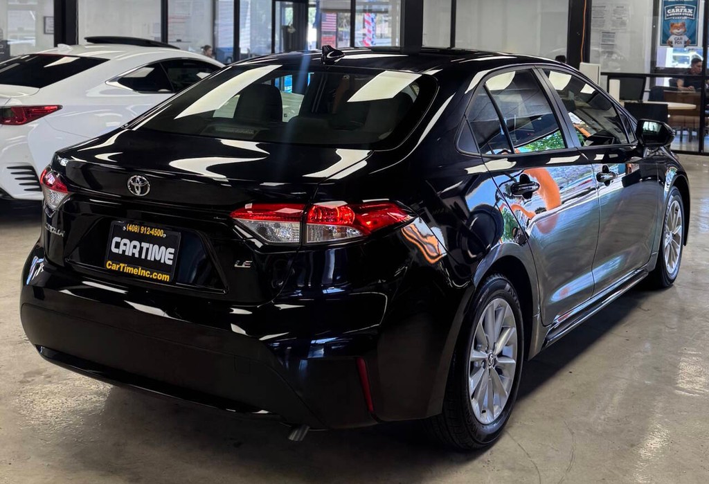 Toyota Corolla Vehicle Full-screen Gallery Image 09