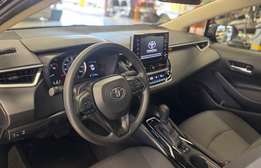 Toyota Corolla Vehicle Full-screen Gallery Image 14