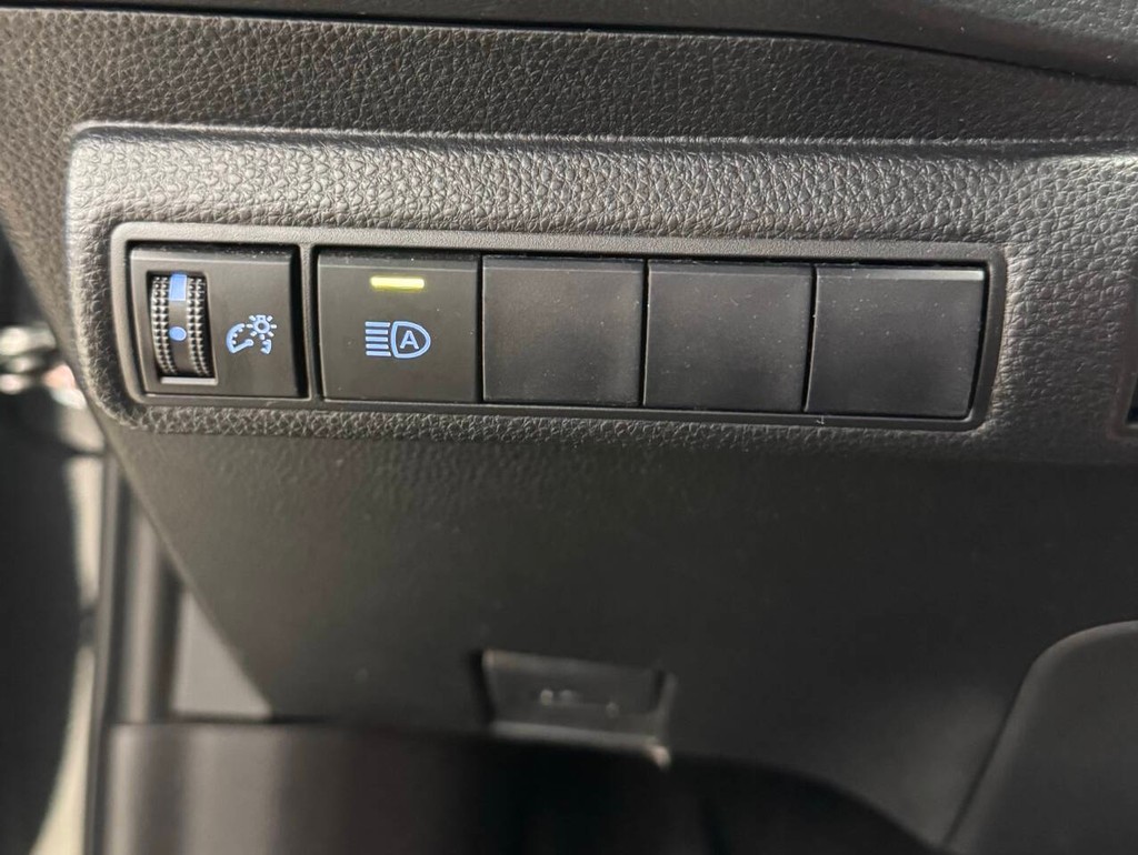 Toyota Corolla Vehicle Full-screen Gallery Image 17