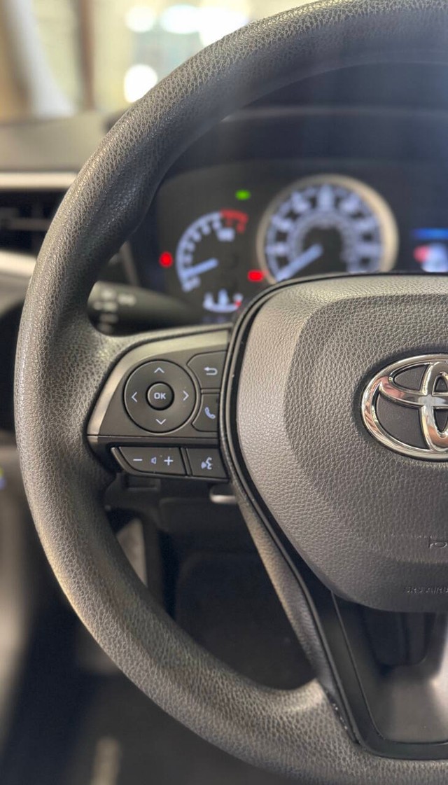 Toyota Corolla Vehicle Full-screen Gallery Image 10