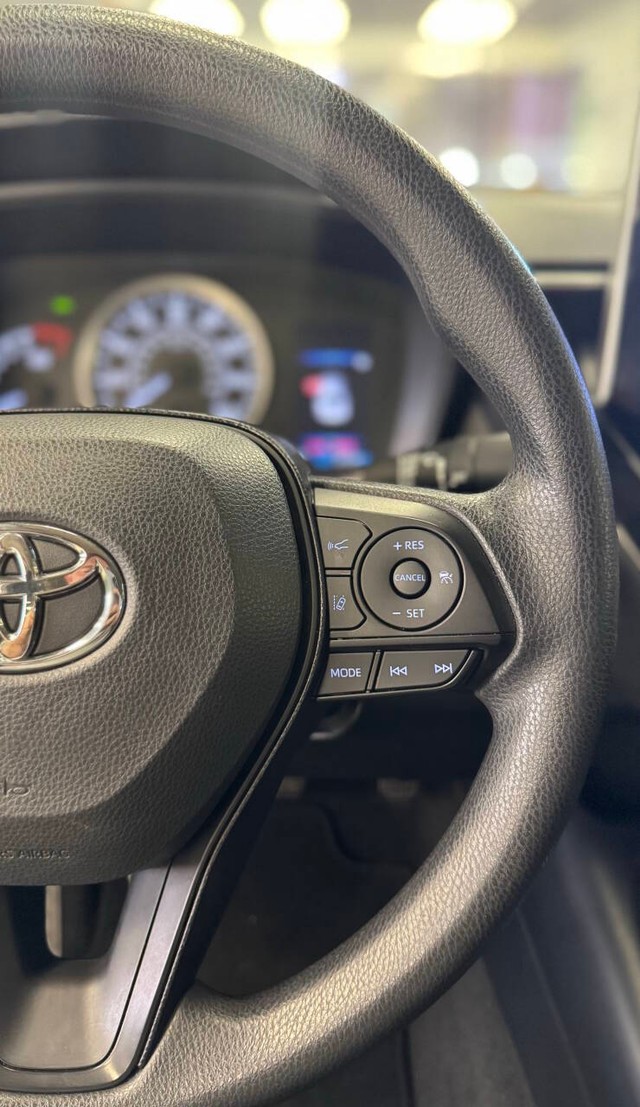 Toyota Corolla Vehicle Full-screen Gallery Image 11