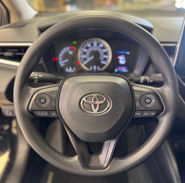 Toyota Corolla Vehicle Full-screen Gallery Image 12