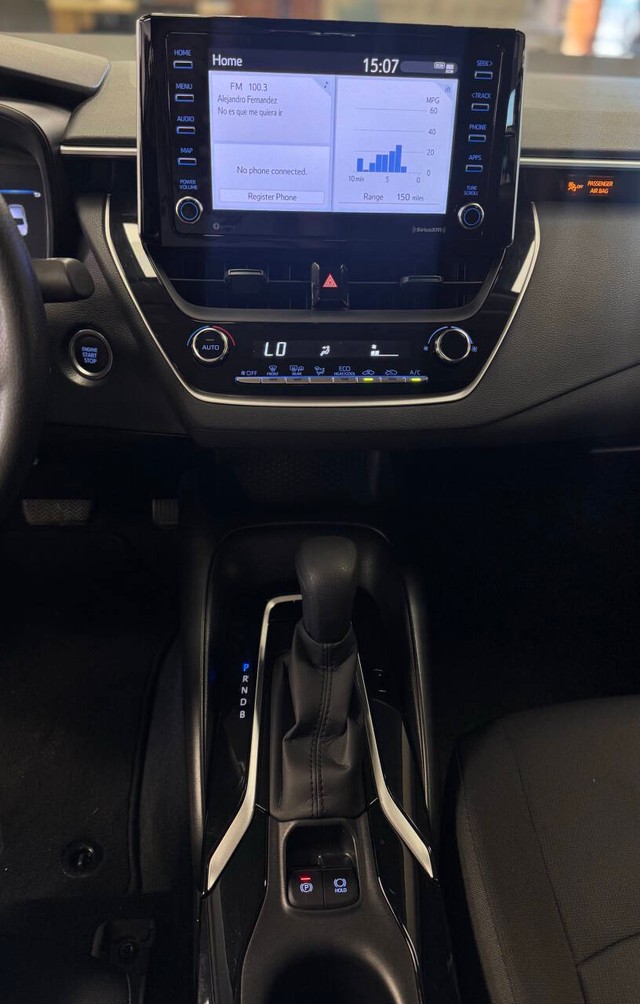 Toyota Corolla Vehicle Full-screen Gallery Image 15