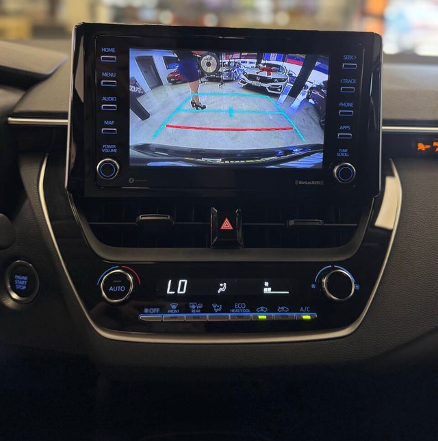 Toyota Corolla Vehicle Full-screen Gallery Image 16