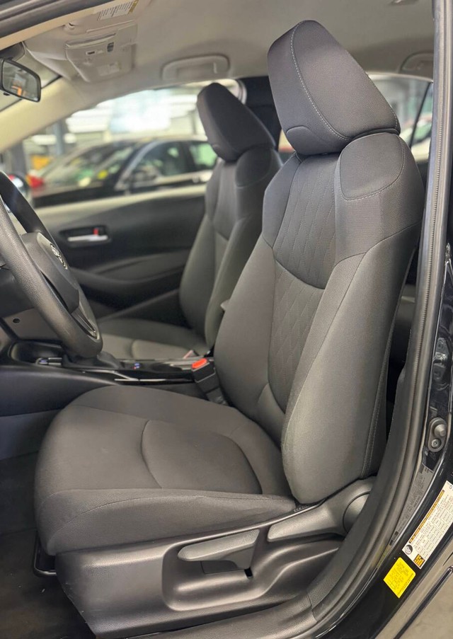 Toyota Corolla Vehicle Full-screen Gallery Image 19