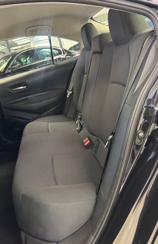 Toyota Corolla Vehicle Full-screen Gallery Image 20