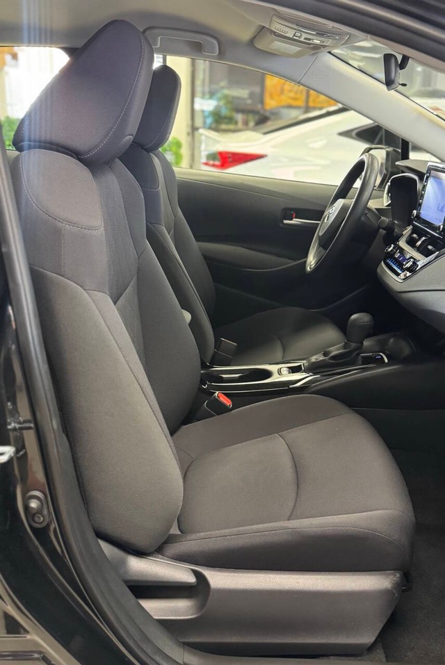 Toyota Corolla Vehicle Full-screen Gallery Image 22