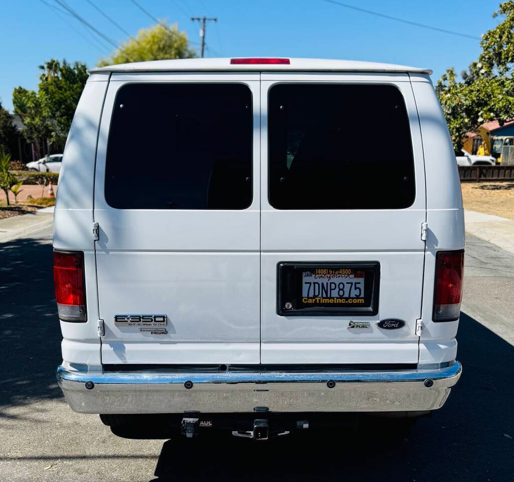 Ford E-Series Vehicle Full-screen Gallery Image 09