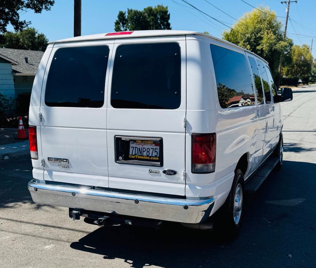 Ford E-Series Vehicle Full-screen Gallery Image 10