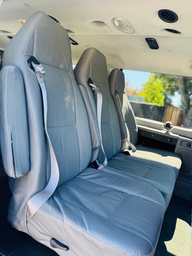 Ford E-Series Vehicle Full-screen Gallery Image 13