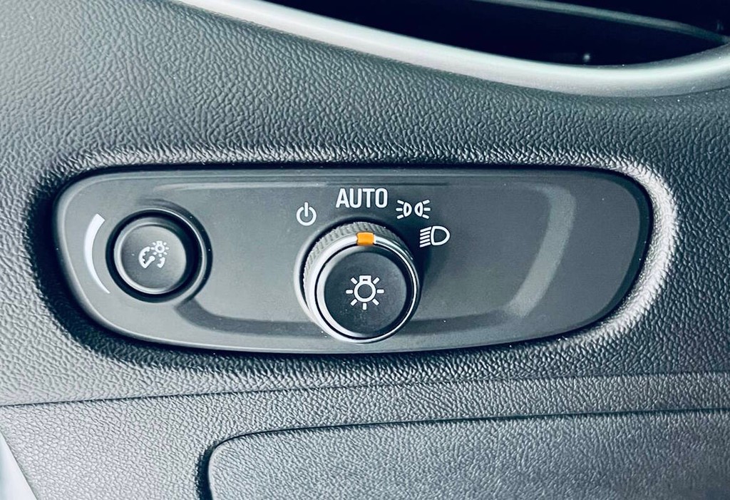 Chevrolet Malibu Vehicle Full-screen Gallery Image 18