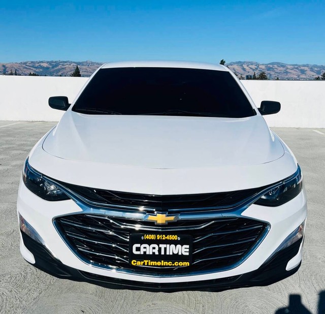 Chevrolet Malibu Vehicle Full-screen Gallery Image 02