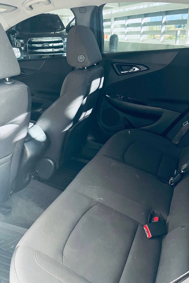 Chevrolet Malibu Vehicle Full-screen Gallery Image 10