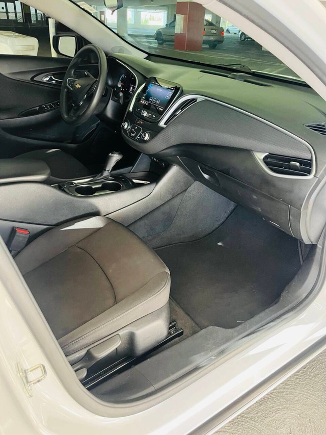 Chevrolet Malibu Vehicle Full-screen Gallery Image 11