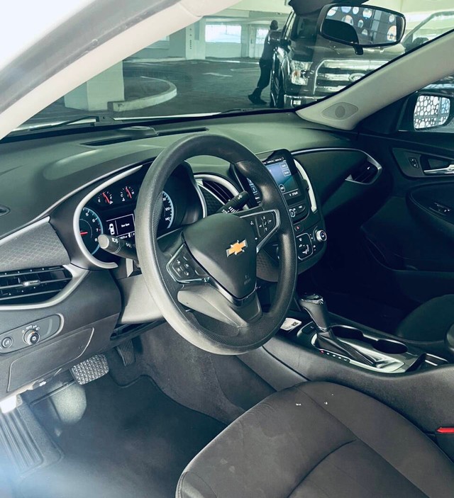 Chevrolet Malibu Vehicle Full-screen Gallery Image 13