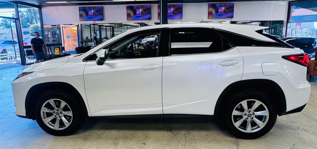 Lexus RX 350 Vehicle Full-screen Gallery Image 04