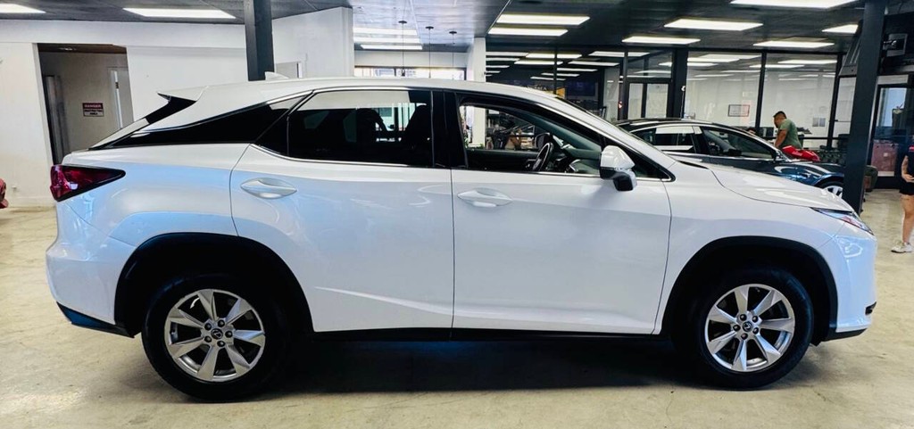 Lexus RX 350 Vehicle Full-screen Gallery Image 05