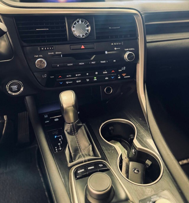 Lexus RX 350 Vehicle Full-screen Gallery Image 11