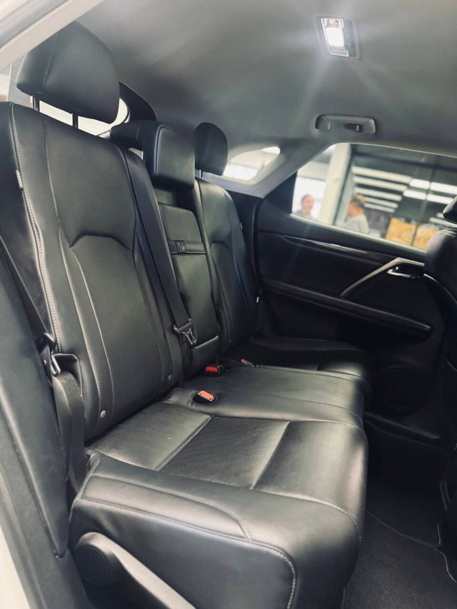 Lexus RX 350 Vehicle Full-screen Gallery Image 16