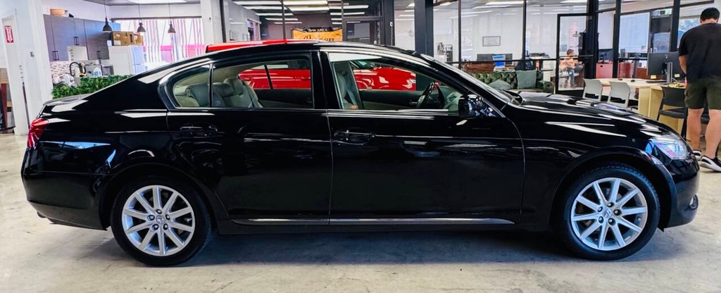 Lexus GS 300 Vehicle Full-screen Gallery Image 05