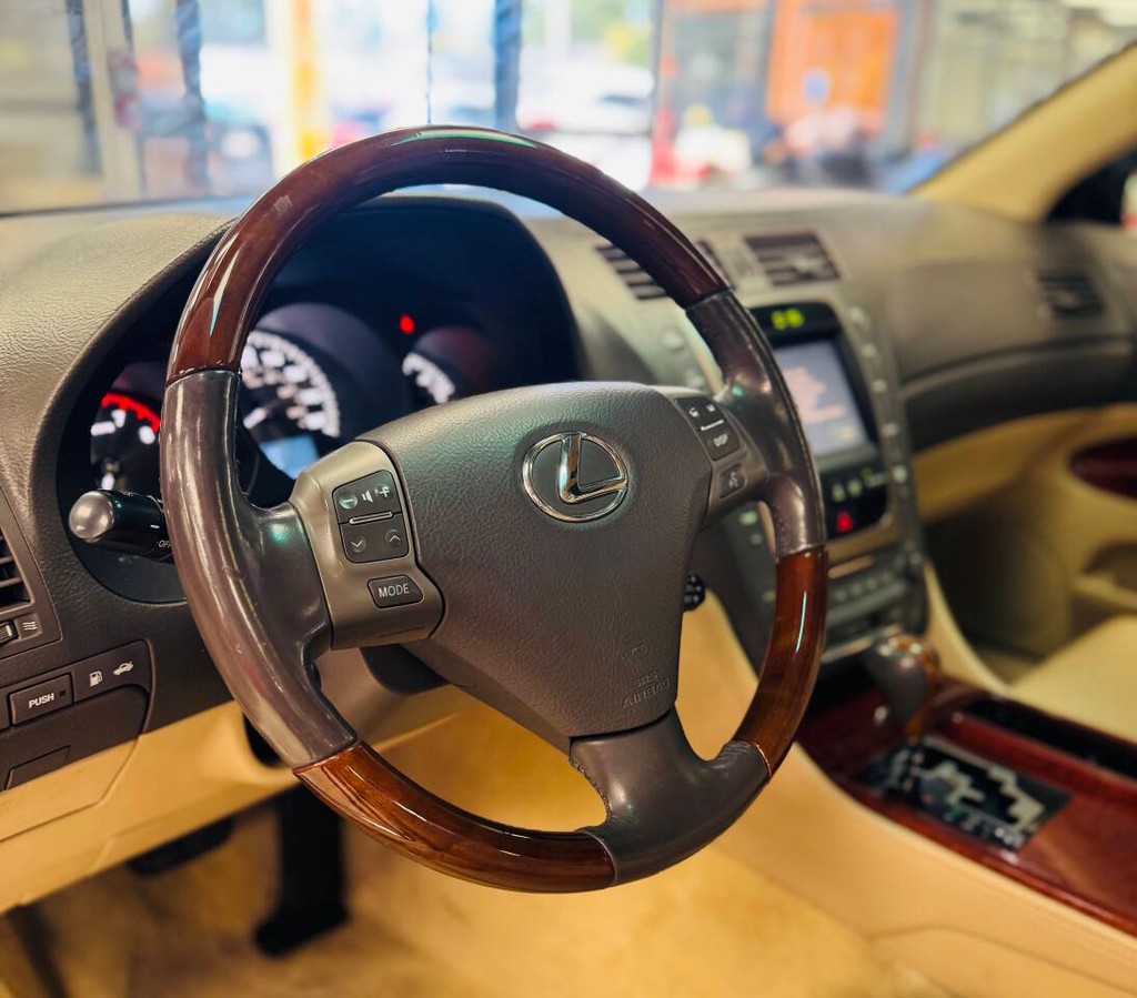 Lexus GS 300 Vehicle Full-screen Gallery Image 10