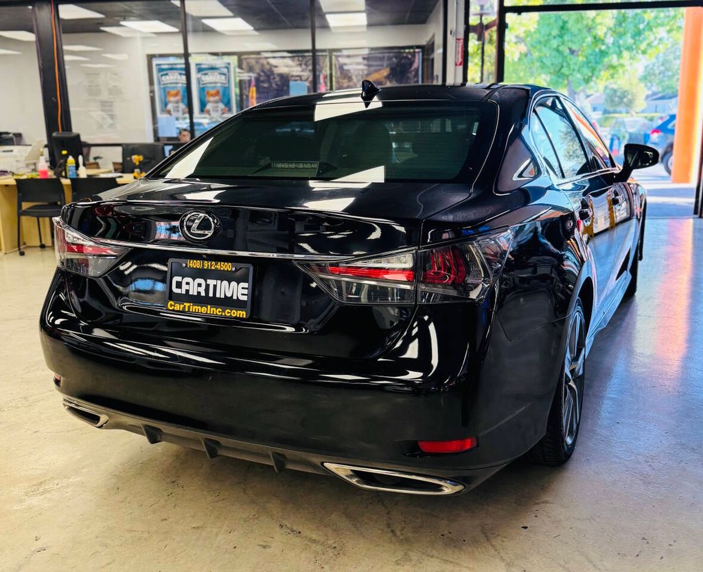 Lexus GS 200t Vehicle Full-screen Gallery Image 07