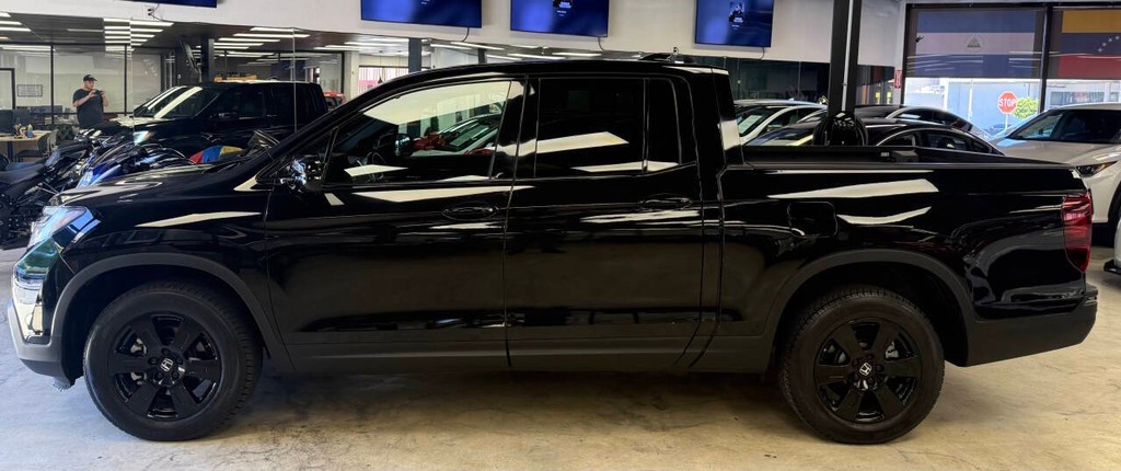 Honda Ridgeline Vehicle Full-screen Gallery Image 07