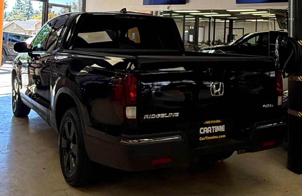 Honda Ridgeline Vehicle Full-screen Gallery Image 09