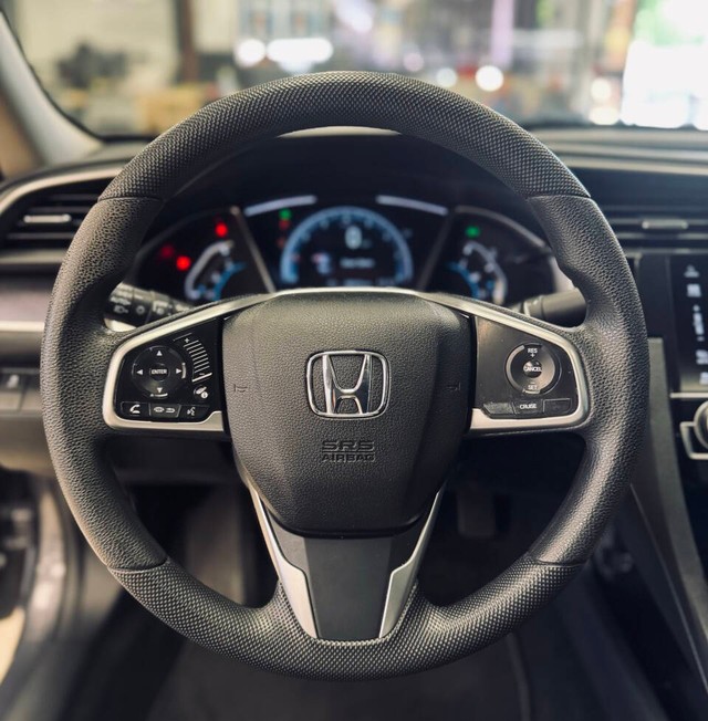 Honda Civic Vehicle Full-screen Gallery Image 10