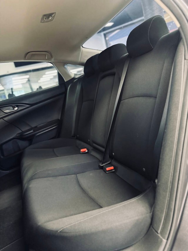 Honda Civic Vehicle Full-screen Gallery Image 15