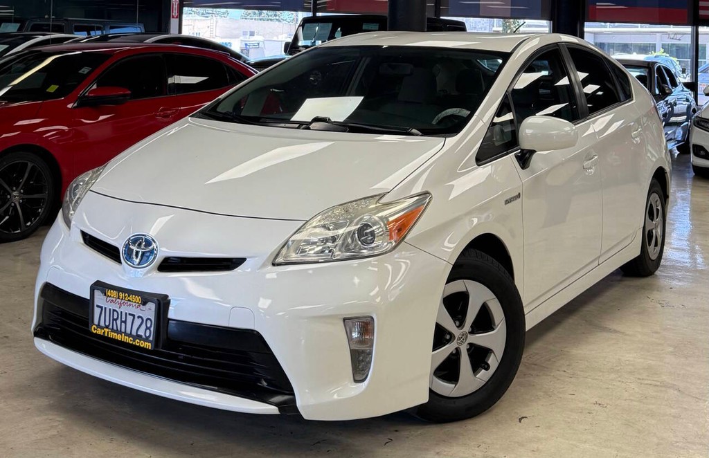 Toyota Prius Vehicle Full-screen Gallery Image 02