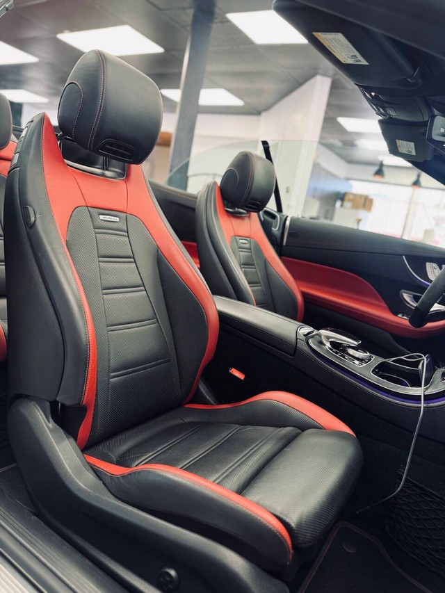 Mercedes-Benz E-Class Vehicle Full-screen Gallery Image 20