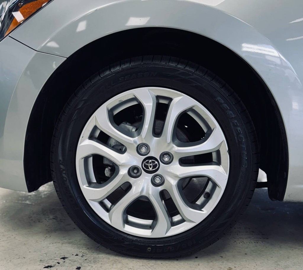 Toyota Yaris iA Vehicle Full-screen Gallery Image 16